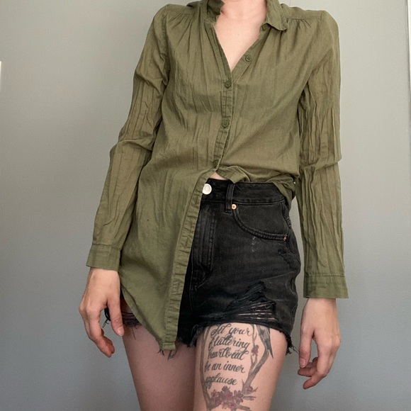 3/$15 Army green tunic blouse - Picture 1 of 3